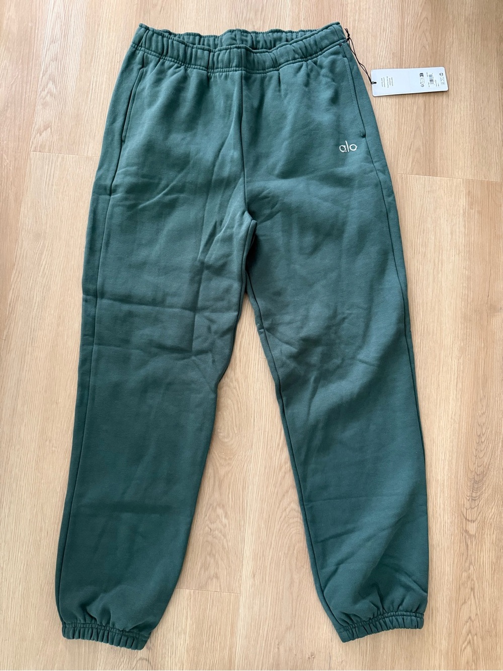 NWT ALO Yoga Accolade Sweatpant size L